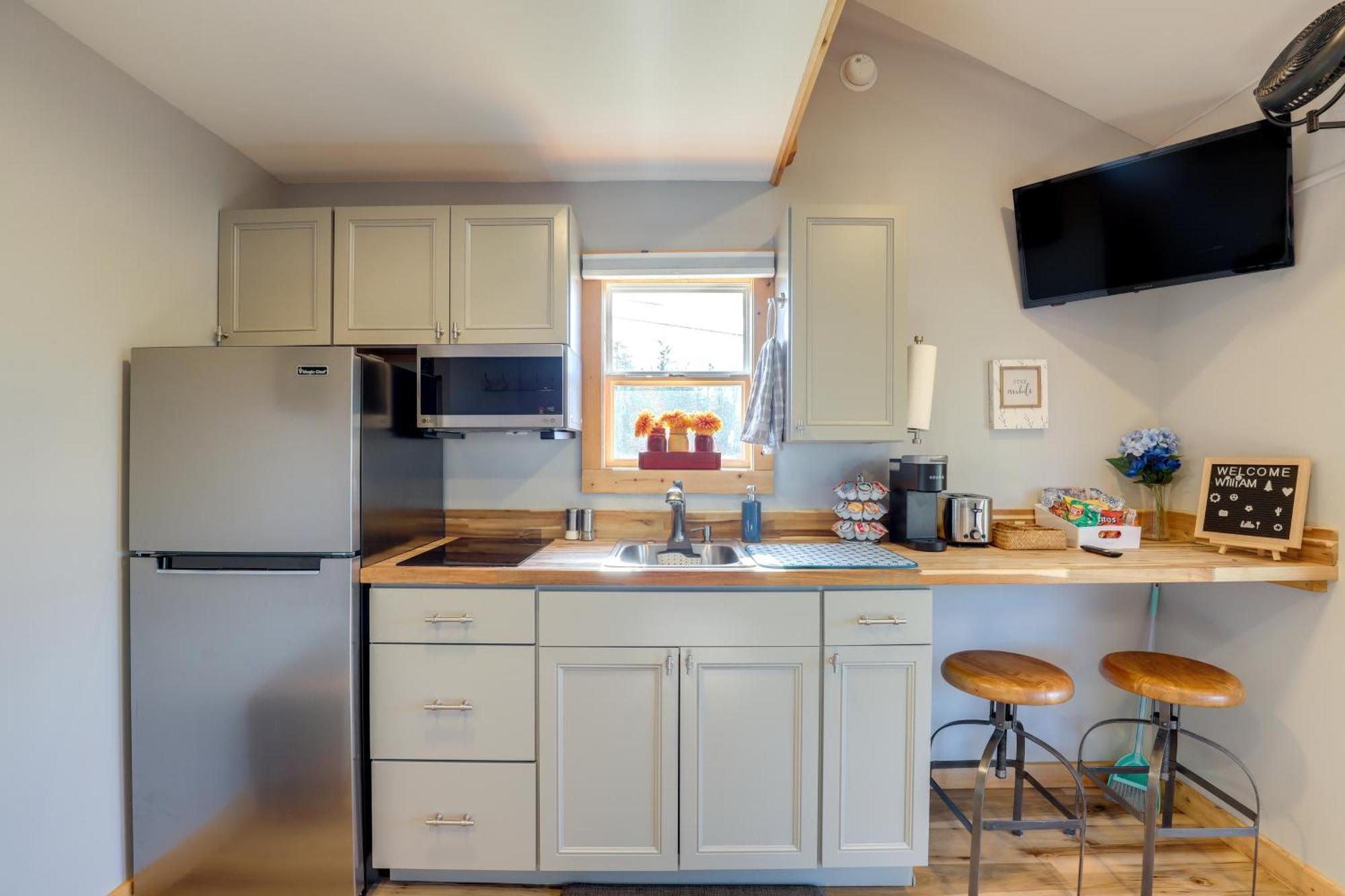 Marshall Studio With Loft, Hot Tub And Views! Eksteriør bilde