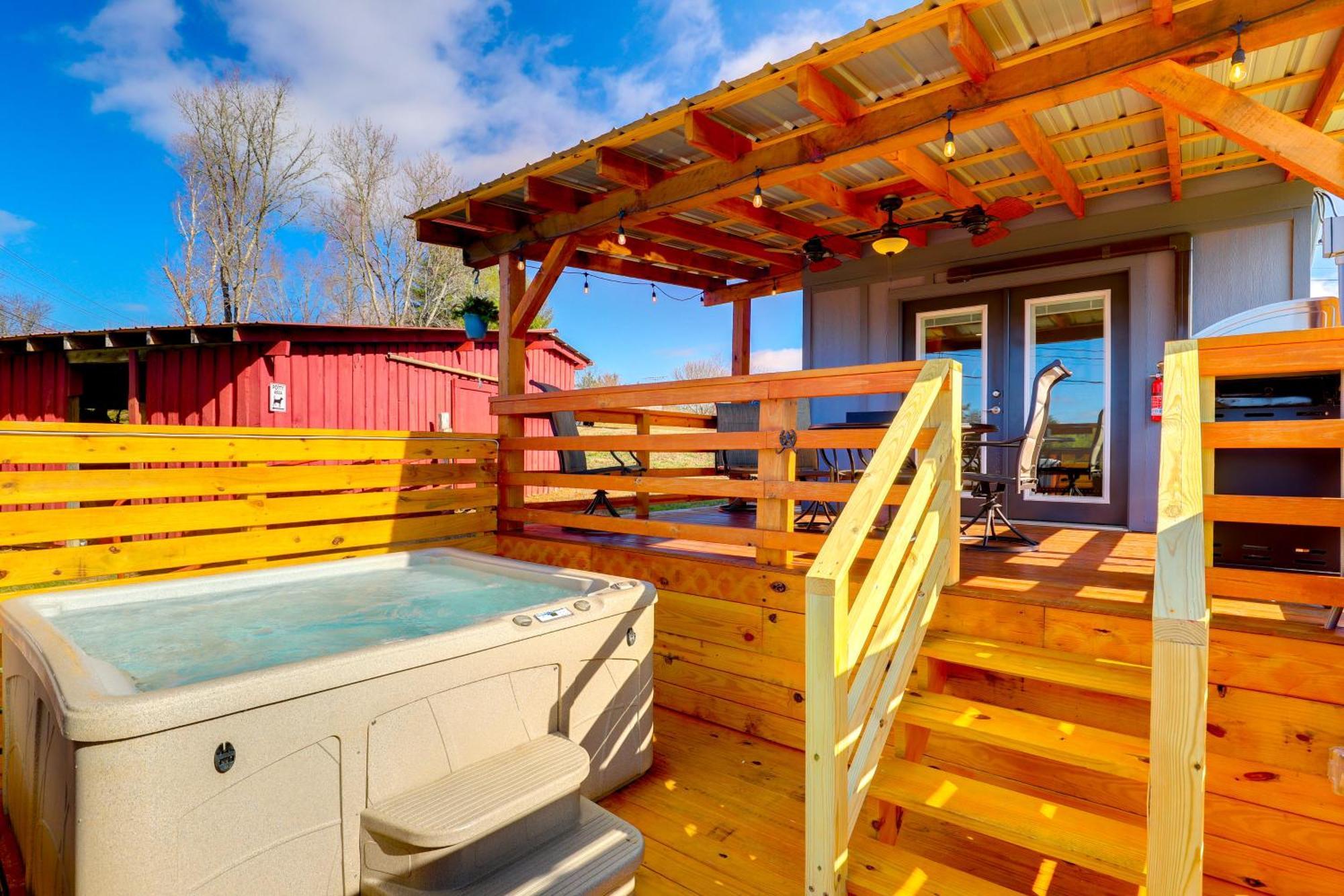 Marshall Studio With Loft, Hot Tub And Views! Eksteriør bilde