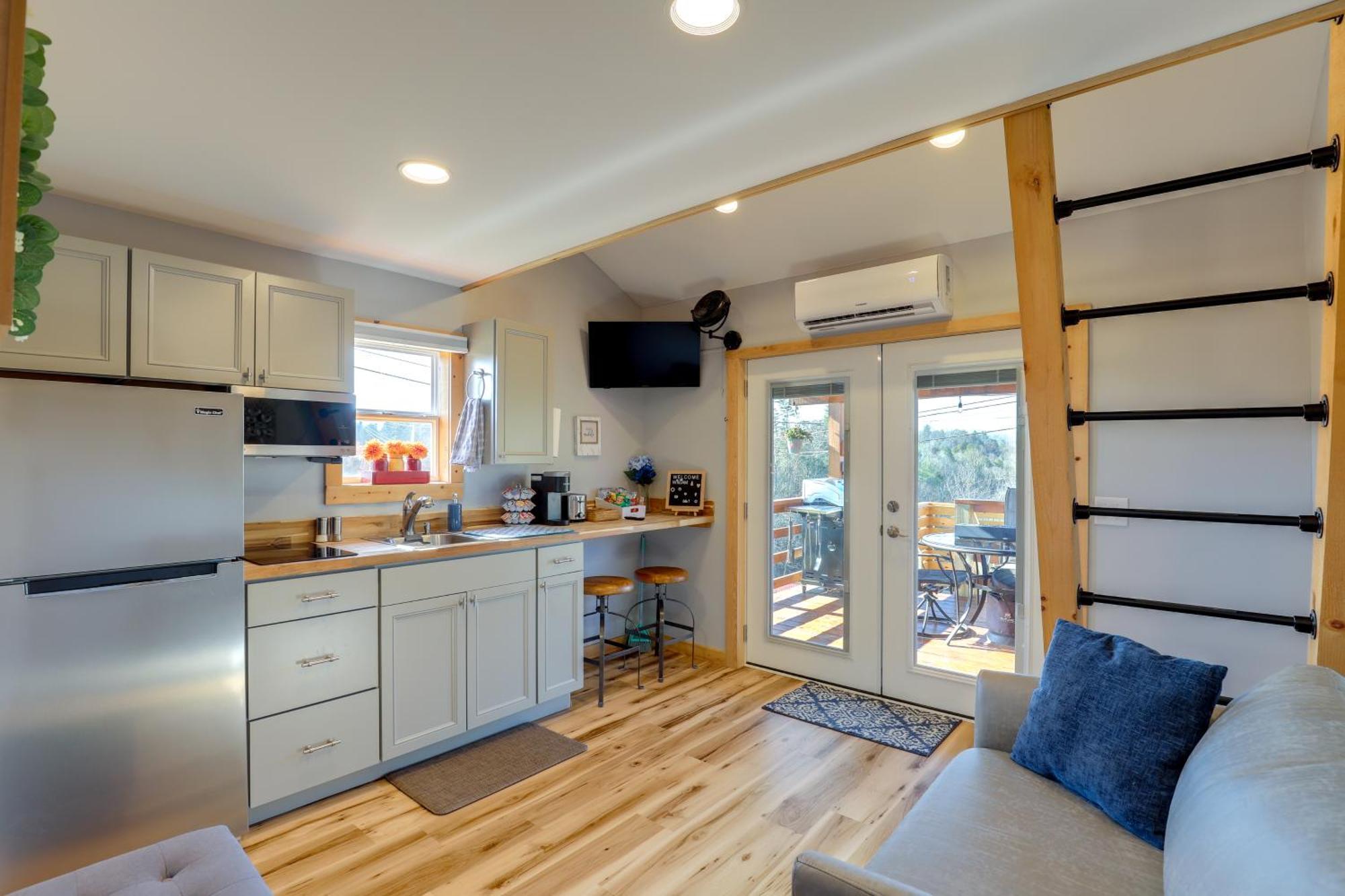 Marshall Studio With Loft, Hot Tub And Views! Eksteriør bilde