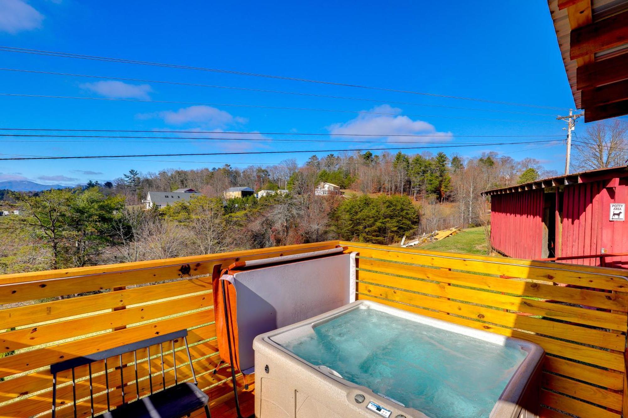Marshall Studio With Loft, Hot Tub And Views! Eksteriør bilde